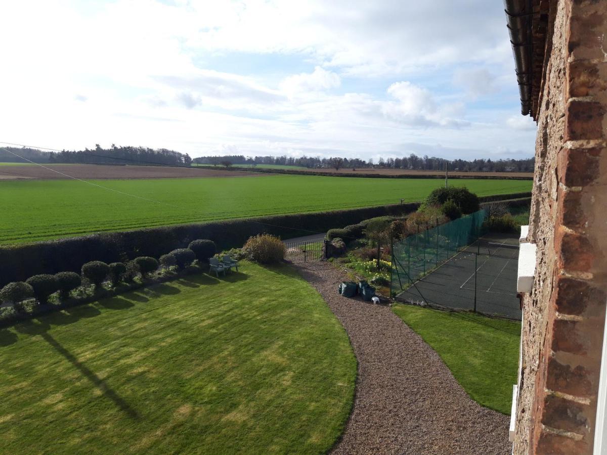Upper Eyton Farmhouse B&B Alberbury ภายนอก รูปภาพ