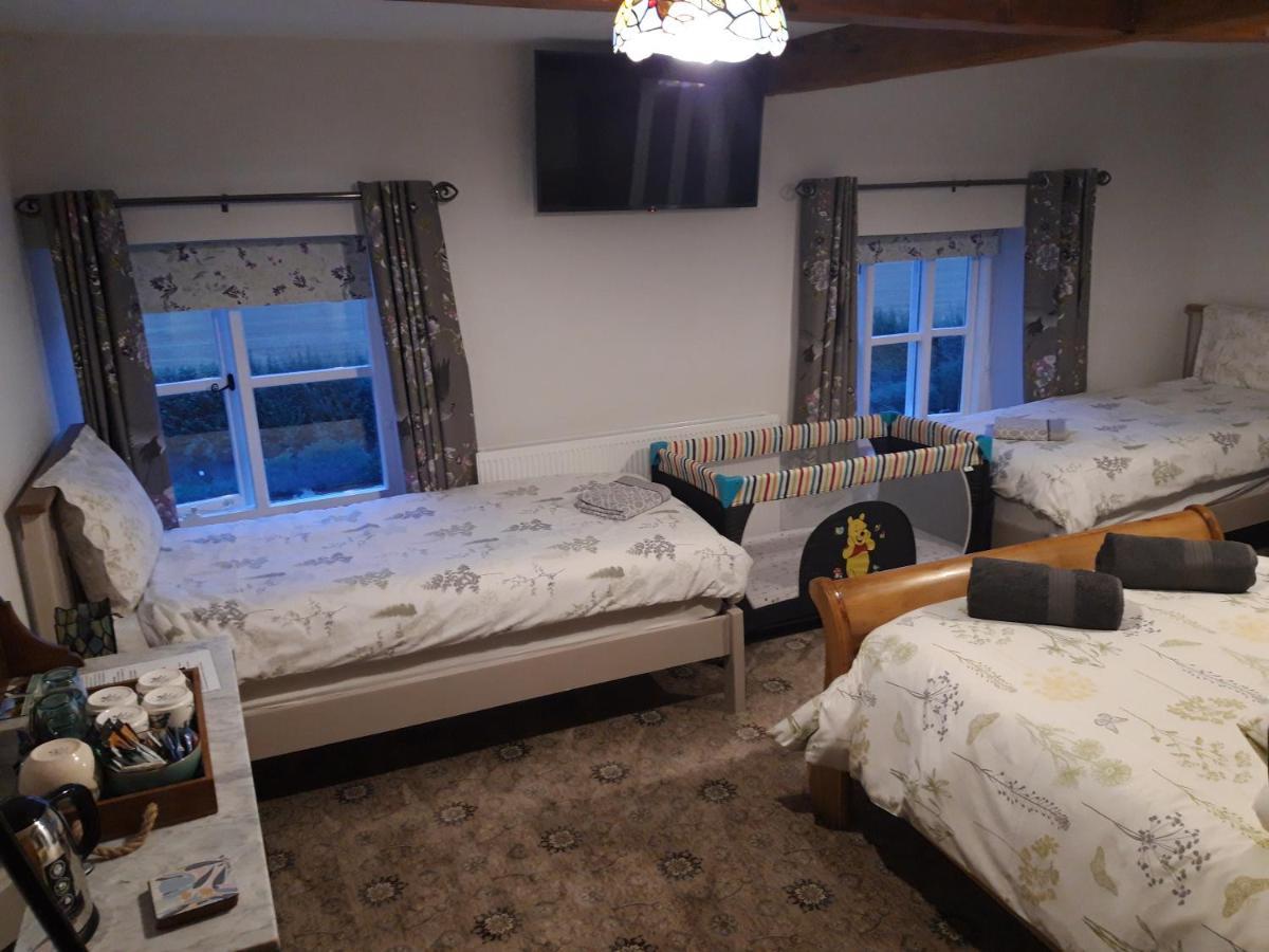 Upper Eyton Farmhouse B&B Alberbury ภายนอก รูปภาพ